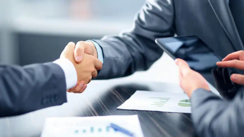 Японский производитель лаков и красок купил Alina Group